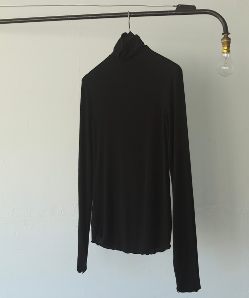 TODAYFUL（トゥデイフル）の「ソフトタートルネックトップス（Tシャツ/カットソー・レディース・ブラック/モカ/ベージュ系その他/ブルー系その他/キナリ・FREE）」の2枚目の写真