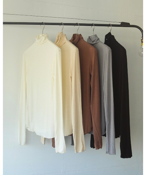 TODAYFUL（トゥデイフル）の「ソフトタートルネックトップス（Tシャツ/カットソー・レディース・ブラック/モカ/ベージュ系その他/ブルー系その他/キナリ・FREE）」の10枚目の写真