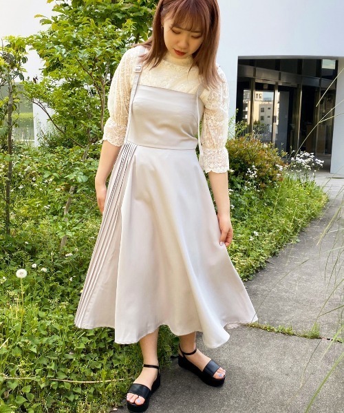 apres jour（アプレジュール）の「プリーツデザインキャミワンピース【ZOZOTOWN限定アイテム】（ワンピース・レディース・アイボリー/その他/モカ・フリー）」の17枚目の写真