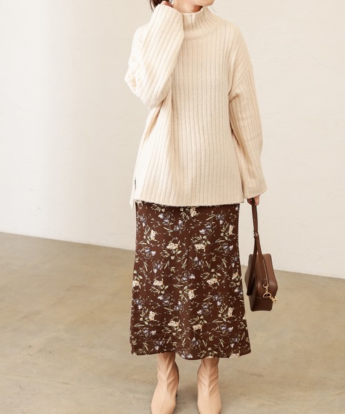 natural couture（ナチュラルクチュール）の「花柄マーメイドフレアスカート（スカート・レディース・ベージュ/ネイビー/ブラウン/ラベンダー・FREE）」の2枚目の写真