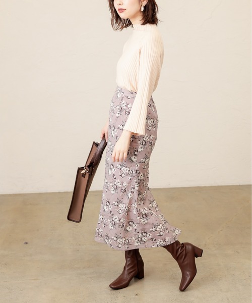 natural couture（ナチュラルクチュール）の「花柄マーメイドフレアスカート（スカート・レディース・ベージュ/ネイビー/ブラウン/ラベンダー・FREE）」の12枚目の写真