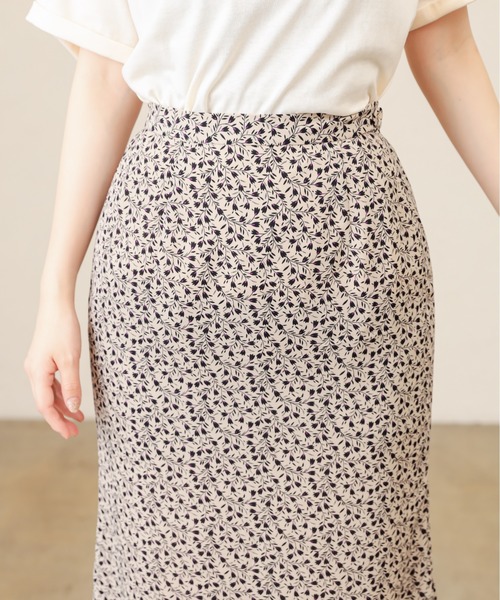 natural couture（ナチュラルクチュール）の「花柄マーメイドフレアスカート（スカート・レディース・ベージュ/ネイビー/ブラウン/ラベンダー・FREE）」の16枚目の写真