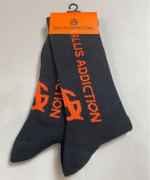GALLIS ADDICTION（ガリスアディクション）の「GA VERTICAL LOGO SOCKS（ソックス/靴下・メンズ・ホワイト/ブラック/イエロー/オレンジ/ブラック系その他2/ホワイト系その他2・FREE）」の4枚目の写真