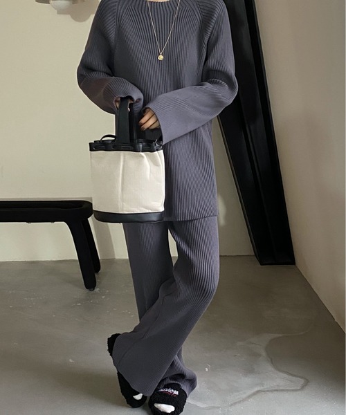 emi+（エミプラス）の「クルーネックリブニットセットアップ（ニット/セーター・レディース・ベージュ/ブラウン/ブルー/ブラック/ボルドー/チャコールグレー/カーキ/ライトグレー・FREE）」の3枚目の写真