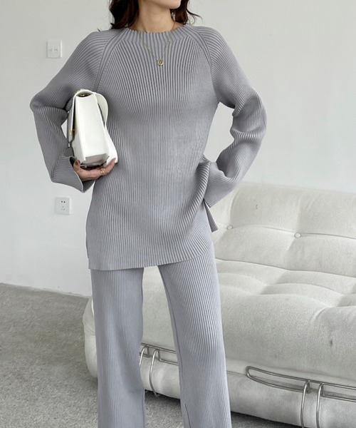 emi+（エミプラス）の「クルーネックリブニットセットアップ（ニット/セーター・レディース・ベージュ/ブラウン/ブルー/ブラック/ボルドー/チャコールグレー/カーキ/ライトグレー・FREE）」の4枚目の写真