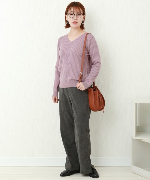 n'ee-ne（ネーネ）の「もちもちVネックニット前中心ケーブルワイドリブ（ニット/セーター・レディース・ブラック/オフホワイト/杢グレー/ベージュ/カーキ/ピンク・M/L）」の7枚目の写真