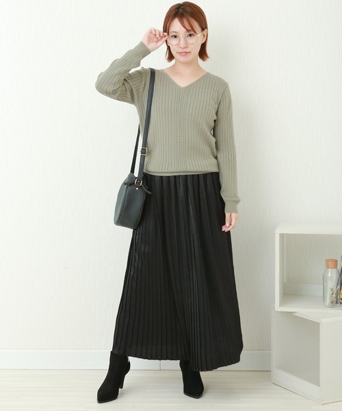 n'ee-ne（ネーネ）の「もちもちVネックニット前中心ケーブルワイドリブ（ニット/セーター・レディース・ブラック/オフホワイト/杢グレー/ベージュ/カーキ/ピンク・M/L）」の12枚目の写真