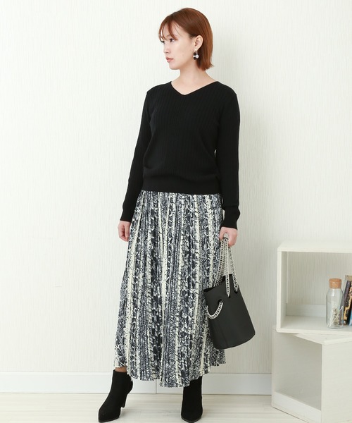 n'ee-ne（ネーネ）の「もちもちVネックニット前中心ケーブルワイドリブ（ニット/セーター・レディース・ブラック/オフホワイト/杢グレー/ベージュ/カーキ/ピンク・M/L）」の20枚目の写真