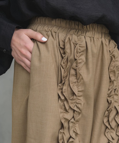 manana suerte(マニャーナスエルテ)の「センターフリルワイドパンツ(その他パンツ・レディース・ブラック/ベージュ・FREE)」の5枚目の写真