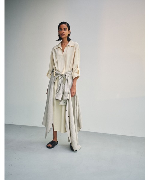 FEMMENT(ファモン)の「【 FEMMENT / ファモン 】 paper like boil soccer front slit switching long dress ペーパーライクボイルフロントスリットスイッチングロングドレス(ワンピース・レディース・オフホワイト/ボルドー・1)」の1枚目の写真