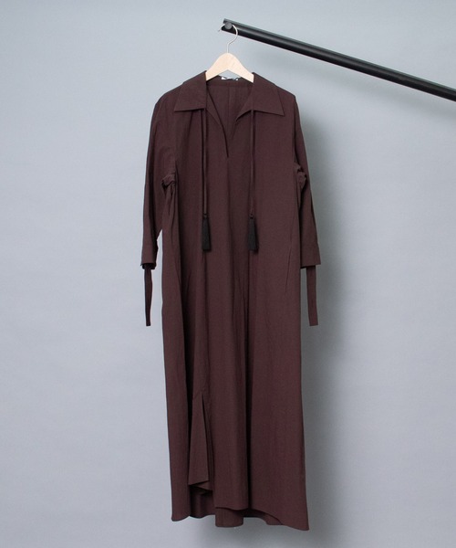 FEMMENT(ファモン)の「【 FEMMENT / ファモン 】 paper like boil soccer front slit switching long dress ペーパーライクボイルフロントスリットスイッチングロングドレス(ワンピース・レディース・オフホワイト/ボルドー・1)」の2枚目の写真