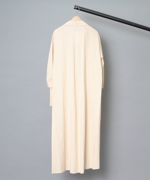FEMMENT(ファモン)の「【 FEMMENT / ファモン 】 paper like boil soccer front slit switching long dress ペーパーライクボイルフロントスリットスイッチングロングドレス(ワンピース・レディース・オフホワイト/ボルドー・1)」の4枚目の写真