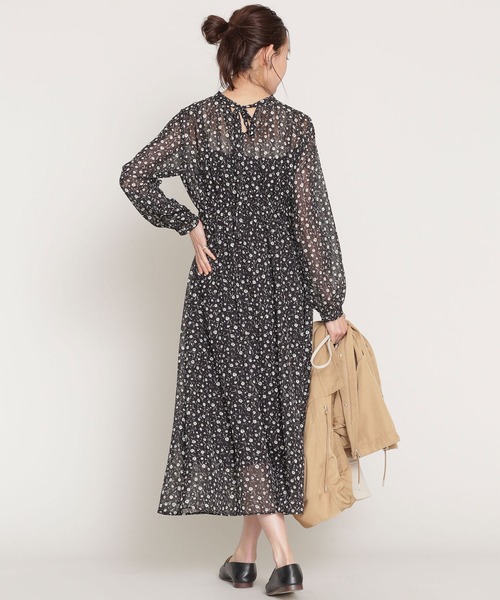 NANO universe(ナノユニバース)の「小花プリント前後2WAYワンピース 長袖(ワンピース・レディース・ブラック/ベージュ・38/36)」の11枚目の写真