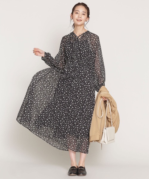 NANO universe(ナノユニバース)の「小花プリント前後2WAYワンピース 長袖(ワンピース・レディース・ブラック/ベージュ・38/36)」の7枚目の写真