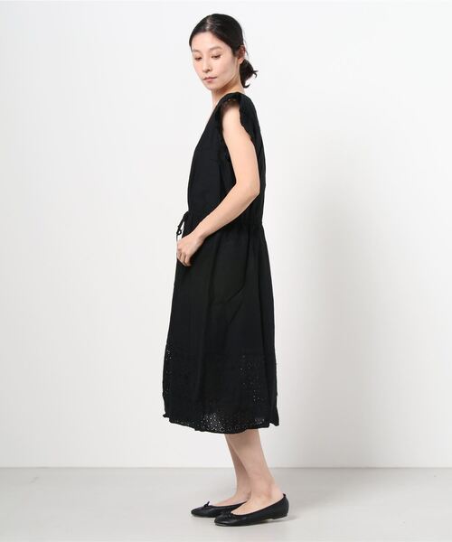 GAP(ギャップ)の「アイレット ミディワンピース(ワンピース・レディース・ホワイト/ブラック・XS/S/XXS/M/L)」の5枚目の写真