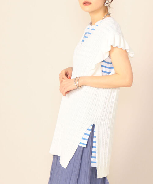 ケーブル柄袖フリルプルオーバーニット