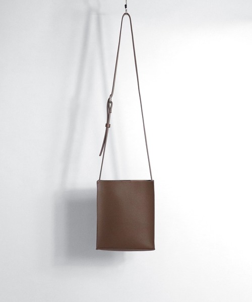 Confirm（コンファーム）の「25SS【新色追加】シンセティックレザー スクエアショルダーバッグ ベルト調節可【Confirm】（ショルダーバッグ・メンズ・ブラウン/ブラック/グレー/サックスブルー/ホワイト・FREE）」の4枚目の写真