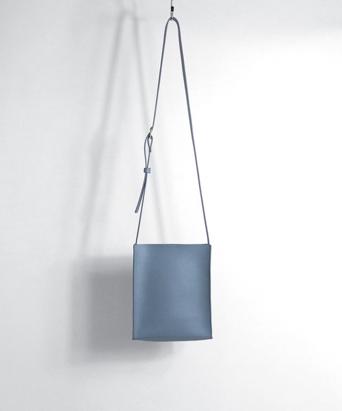 Confirm（コンファーム）の「25SS【新色追加】シンセティックレザー スクエアショルダーバッグ ベルト調節可【Confirm】（ショルダーバッグ・メンズ・ブラウン/ブラック/グレー/サックスブルー/ホワイト・FREE）」の5枚目の写真