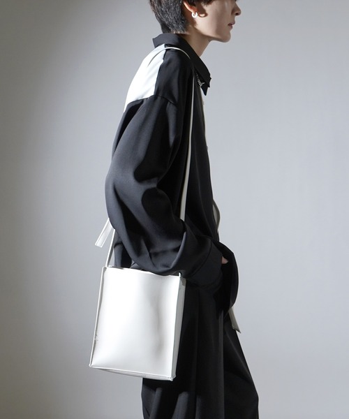 Confirm（コンファーム）の「25SS【新色追加】シンセティックレザー スクエアショルダーバッグ ベルト調節可【Confirm】（ショルダーバッグ・メンズ・ブラウン/ブラック/グレー/サックスブルー/ホワイト・FREE）」の15枚目の写真