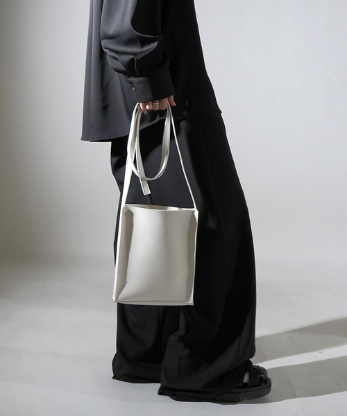 Confirm（コンファーム）の「25SS【新色追加】シンセティックレザー スクエアショルダーバッグ ベルト調節可【Confirm】（ショルダーバッグ・メンズ・ブラウン/ブラック/グレー/サックスブルー/ホワイト・FREE）」の12枚目の写真