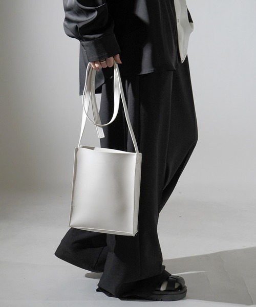 Confirm（コンファーム）の「25SS【新色追加】シンセティックレザー スクエアショルダーバッグ ベルト調節可【Confirm】（ショルダーバッグ・メンズ・ブラウン/ブラック/グレー/サックスブルー/ホワイト・FREE）」の16枚目の写真