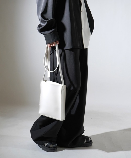 Confirm（コンファーム）の「25SS【新色追加】シンセティックレザー スクエアショルダーバッグ ベルト調節可【Confirm】（ショルダーバッグ・メンズ・ブラウン/ブラック/グレー/サックスブルー/ホワイト・FREE）」の18枚目の写真