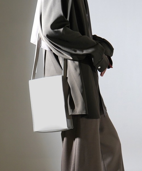 セール】25SS【新色追加】シンセティックレザー スクエアショルダー