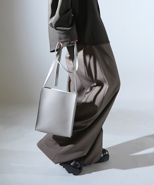 セール】25SS【新色追加】シンセティックレザー スクエアショルダー