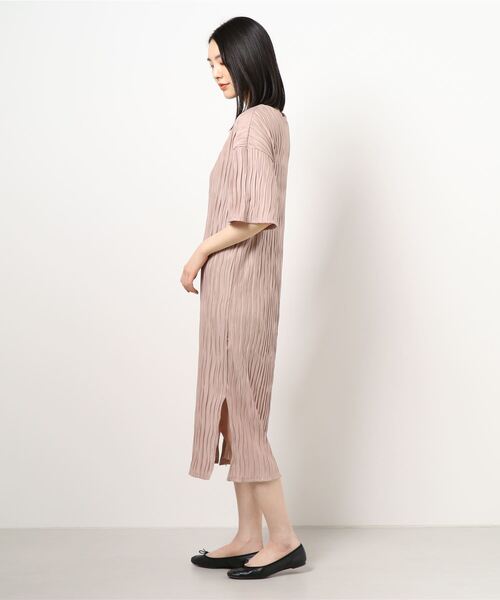 BLUEEAST（ブルーイースト）の「ワッシャープリーツワンピース（ワンピース・レディース・ブルー/ブラック/ピンク/モカ・MEDIUM）」の5枚目の写真