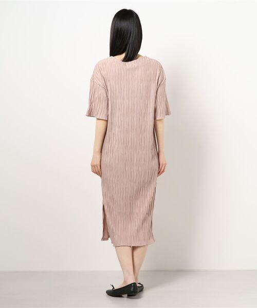 BLUEEAST（ブルーイースト）の「ワッシャープリーツワンピース（ワンピース・レディース・ブルー/ブラック/ピンク/モカ・MEDIUM）」の8枚目の写真