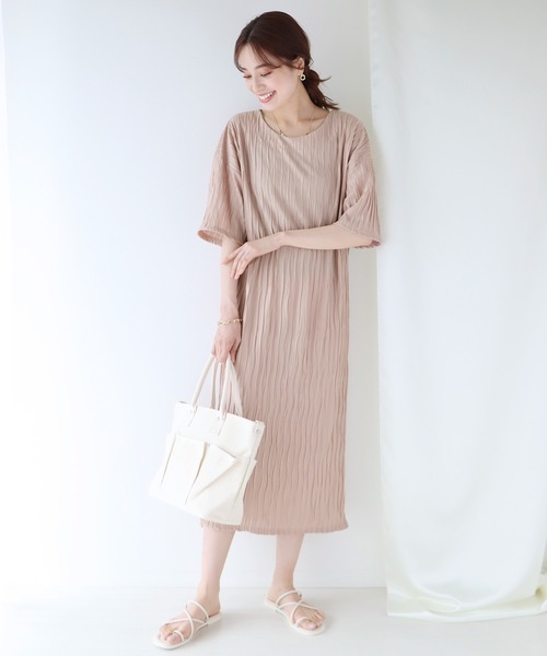 BLUEEAST（ブルーイースト）の「ワッシャープリーツワンピース（ワンピース・レディース・ブルー/ブラック/ピンク/モカ・MEDIUM）」の4枚目の写真