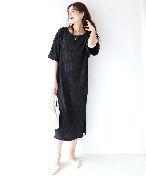 BLUEEAST（ブルーイースト）の「ワッシャープリーツワンピース（ワンピース・レディース・ブルー/ブラック/ピンク/モカ・MEDIUM）」の2枚目の写真