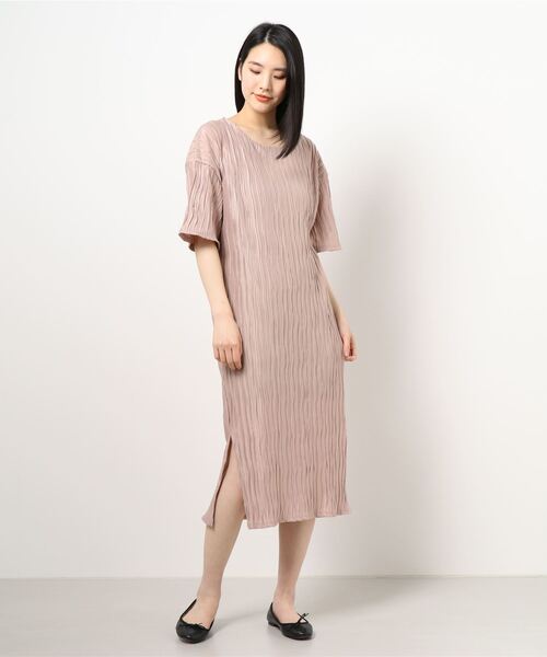 BLUEEAST（ブルーイースト）の「ワッシャープリーツワンピース（ワンピース・レディース・ブルー/ブラック/ピンク/モカ・MEDIUM）」の6枚目の写真