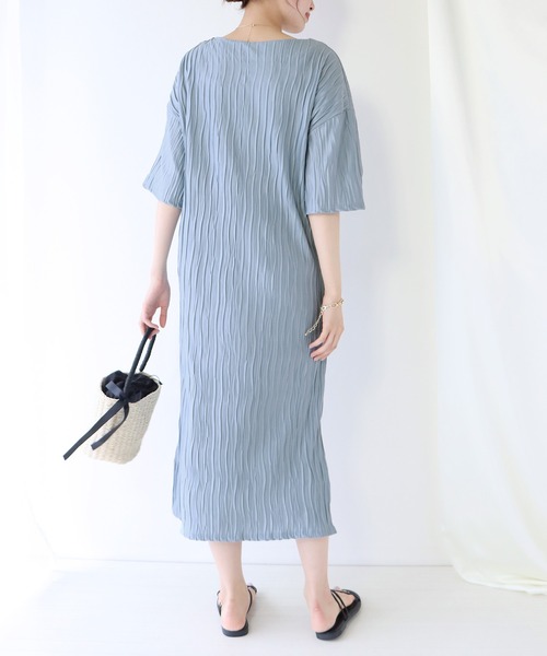 BLUEEAST（ブルーイースト）の「ワッシャープリーツワンピース（ワンピース・レディース・ブルー/ブラック/ピンク/モカ・MEDIUM）」の14枚目の写真