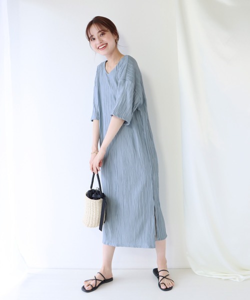 BLUEEAST（ブルーイースト）の「ワッシャープリーツワンピース（ワンピース・レディース・ブルー/ブラック/ピンク/モカ・MEDIUM）」の15枚目の写真