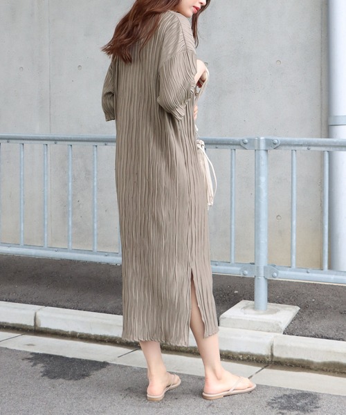 BLUEEAST（ブルーイースト）の「ワッシャープリーツワンピース（ワンピース・レディース・ブルー/ブラック/ピンク/モカ・MEDIUM）」の10枚目の写真