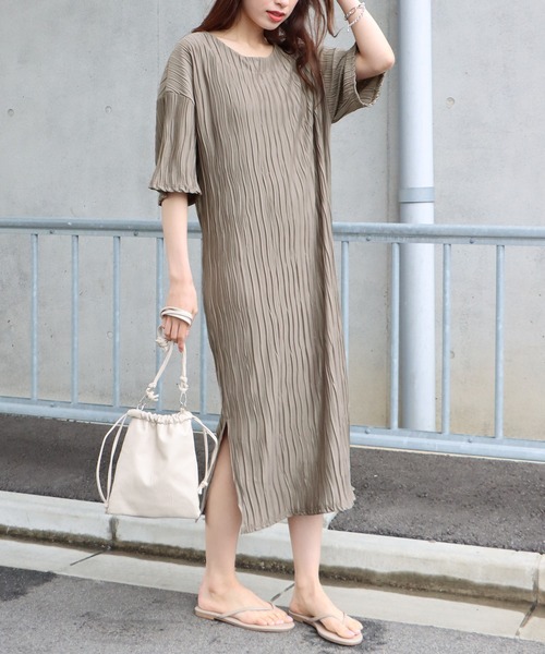 BLUEEAST（ブルーイースト）の「ワッシャープリーツワンピース（ワンピース・レディース・ブルー/ブラック/ピンク/モカ・MEDIUM）」の11枚目の写真