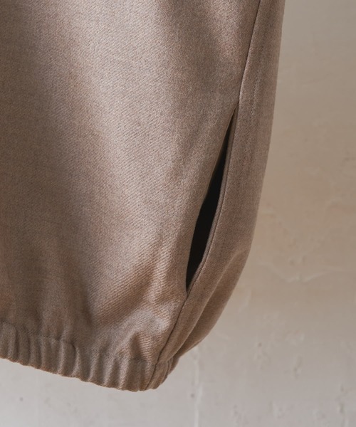 BEARDSLEY（ビアズリー）の「季節の変わり目にいち早く使えて寒くなればコートの中にも重ねられる袖ニットブルゾン（ブルゾン・レディース・ダークグレー/サンドベージュ・FREE）」の13枚目の写真