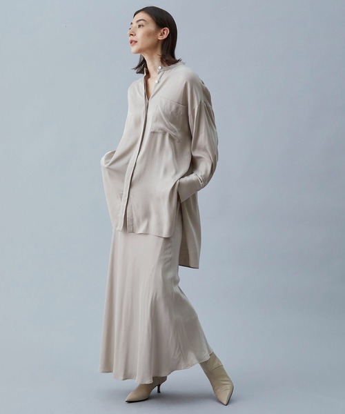 1er Arrondissement（プルミエアロンディスモン）の「ブライトフィブリルロングシャツ（シャツ/ブラウス・レディース・ブラック/グレイッシュベージュ・36）」の4枚目の写真