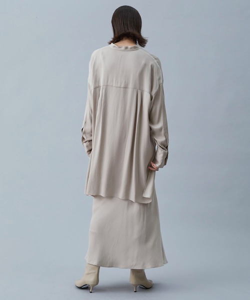 1er Arrondissement（プルミエアロンディスモン）の「ブライトフィブリルロングシャツ（シャツ/ブラウス・レディース・ブラック/グレイッシュベージュ・36）」の5枚目の写真