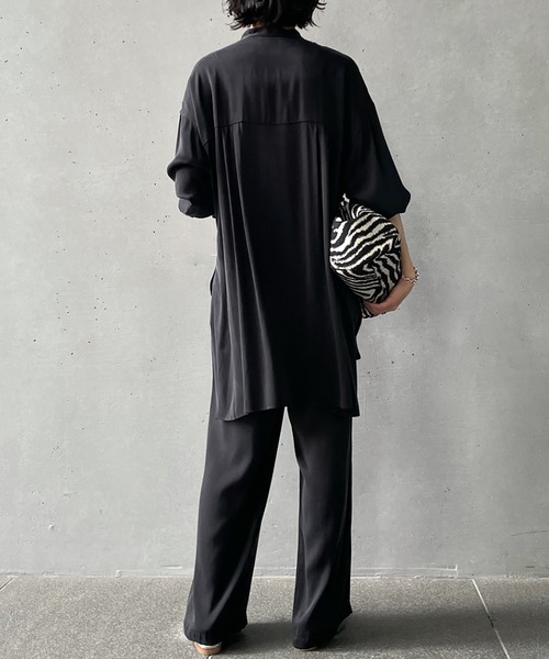 1er Arrondissement（プルミエアロンディスモン）の「ブライトフィブリルロングシャツ（シャツ/ブラウス・レディース・ブラック/グレイッシュベージュ・36）」の7枚目の写真