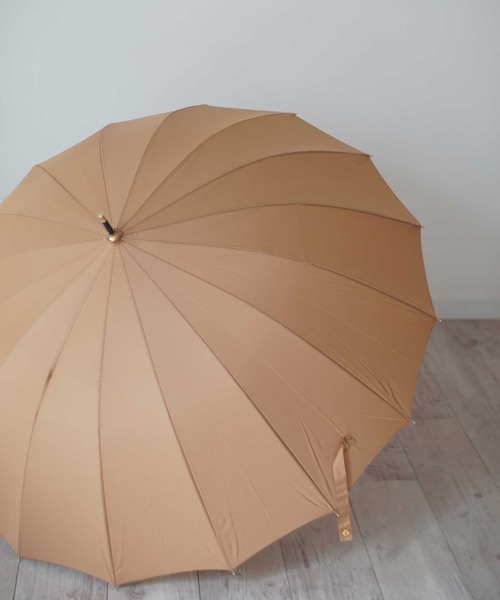 ammy.(エイミードット)の「【 ammy. / エイミードット 】 モノトーン & ニュアンスカラー 16本骨 グラスファイバー ビッグ 長傘(長傘・レディース・ブラック/ベージュ/グレー/オリーブ/ピンクベージュ/ホワイト/ブラウン/カーキ/ネイビー・FREE)」の5枚目の写真