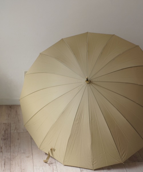 ammy.(エイミードット)の「【 ammy. / エイミードット 】 モノトーン & ニュアンスカラー 16本骨 グラスファイバー ビッグ 長傘(長傘・レディース・ブラック/ベージュ/グレー/オリーブ/ピンクベージュ/ホワイト/ブラウン/カーキ/ネイビー・FREE)」の7枚目の写真