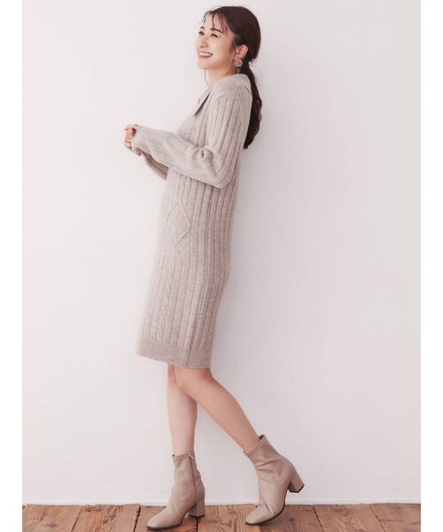 dazzlin（ダズリン）の「ビッグカラーニットミニワンピース（ワンピース・レディース・アイボリー/グレー・FREE）」の2枚目の写真