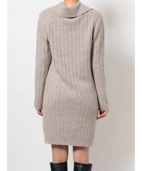 dazzlin（ダズリン）の「ビッグカラーニットミニワンピース（ワンピース・レディース・アイボリー/グレー・FREE）」の14枚目の写真