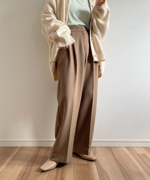 wee9s（ウィークス）の「high waist tuck wide pants / ハイウエストゴム入りタックワイドパンツ（スラックス・レディース・チャコールグレー/ブラック/ブラウン/ピンク/アイボリー・FREE）」の4枚目の写真