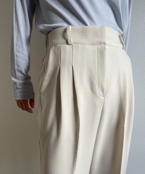 wee9s（ウィークス）の「high waist tuck wide pants / ハイウエストゴム入りタックワイドパンツ（スラックス・レディース・チャコールグレー/ブラック/ブラウン/ピンク/アイボリー・FREE）」の16枚目の写真