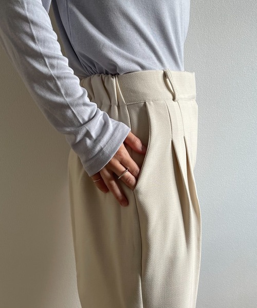 wee9s（ウィークス）の「high waist tuck wide pants / ハイウエストゴム入りタックワイドパンツ（スラックス・レディース・チャコールグレー/ブラック/ブラウン/ピンク/アイボリー・FREE）」の17枚目の写真