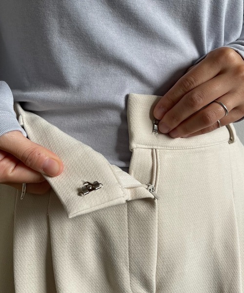 wee9s（ウィークス）の「high waist tuck wide pants / ハイウエストゴム入りタックワイドパンツ（スラックス・レディース・チャコールグレー/ブラック/ブラウン/ピンク/アイボリー・FREE）」の19枚目の写真