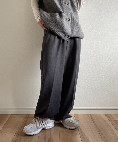 wee9s（ウィークス）の「high waist tuck wide pants / ハイウエストゴム入りタックワイドパンツ（スラックス・レディース・チャコールグレー/ブラック/ブラウン/ピンク/アイボリー・FREE）」の7枚目の写真
